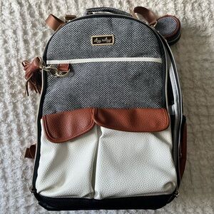 BNWOT Itzy Ritzy Boss Backpack Diaper Back & 5 Accessories! Coffee & Cream